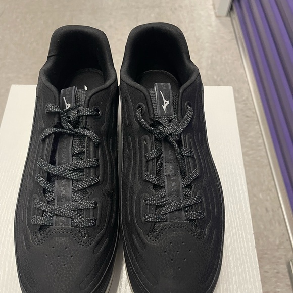 Mizuno Black and White Sneakers - Picture 3 of 6